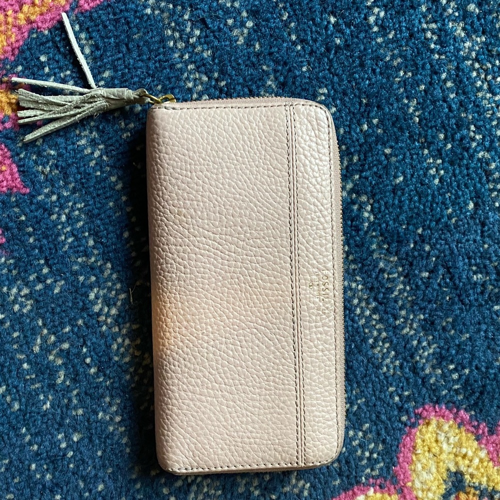 Light pink leather Fossil wallet